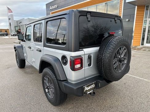 Used 2024 Jeep Wrangler Sport S image 8