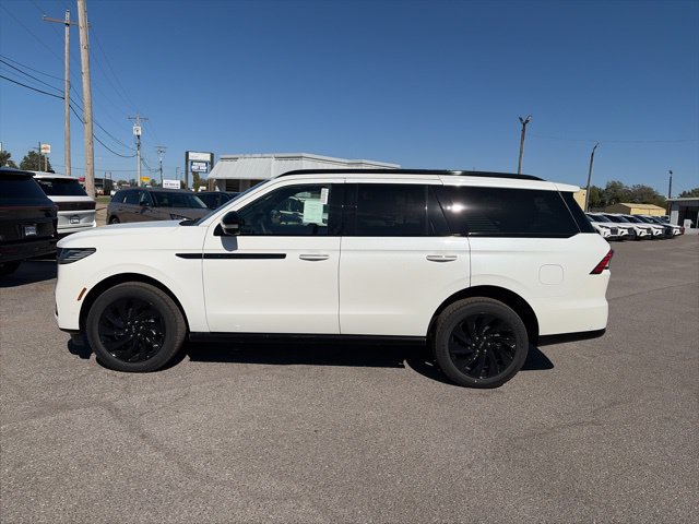 New 2025 Lincoln Navigator Reserve w/ Jet Appearance Package AWD/4WD image 3