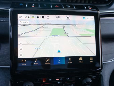 Used 2022 Jeep Grand Cherokee Limited 4xe w/ Luxury Tech Group II image 19