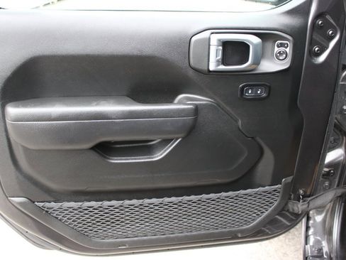 Used 2023 Jeep Gladiator Sport image 9