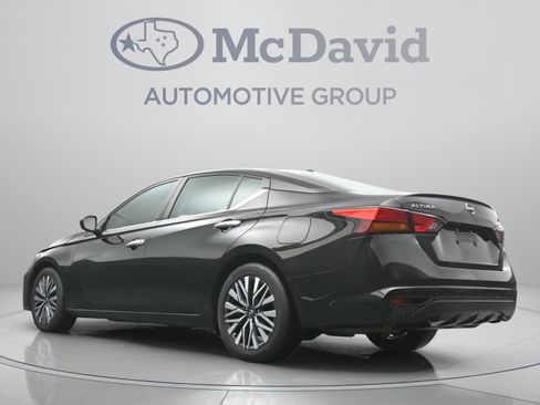 Used 2024 Nissan Altima 2.5 SV FWD image 30