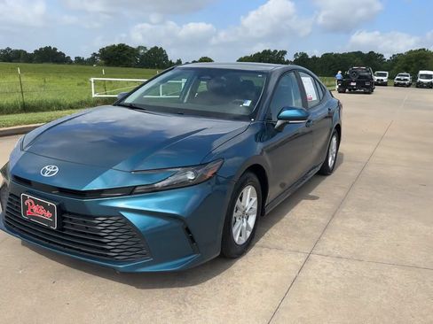 Used 2025 Toyota Camry LE FWD image 4