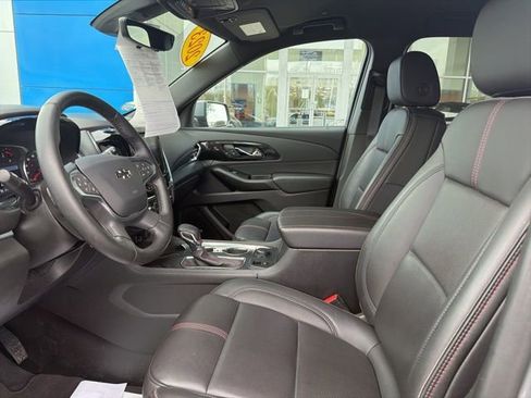 Used 2023 Chevrolet Traverse RS FWD image 15