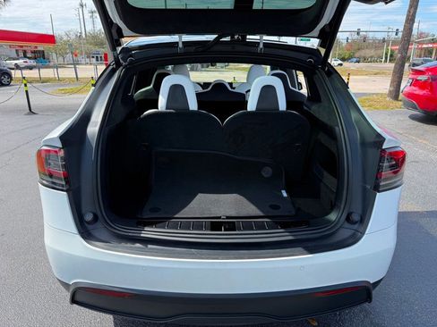 Used 2022 Tesla Model X image 25