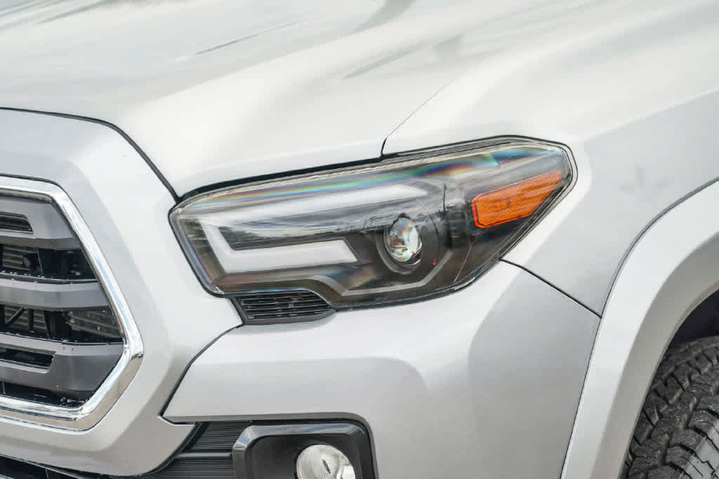 Used 2019 Toyota Tacoma SR5 AWD/4WD image 8