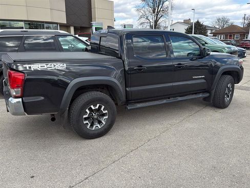 Used 2017 Toyota Tacoma TRD Off-Road w/ Tow Package (A/T) image 19