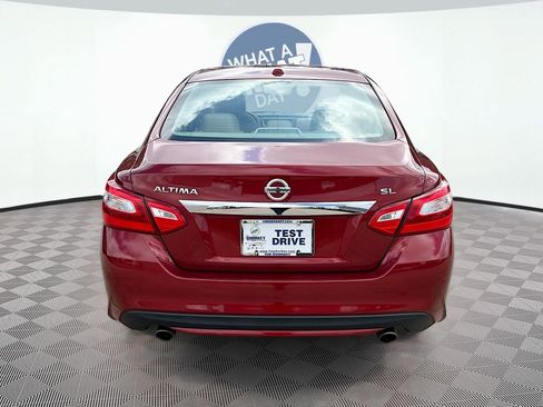 Used 2017 Nissan Altima 2.5 SL w/ Moonroof Package image 6