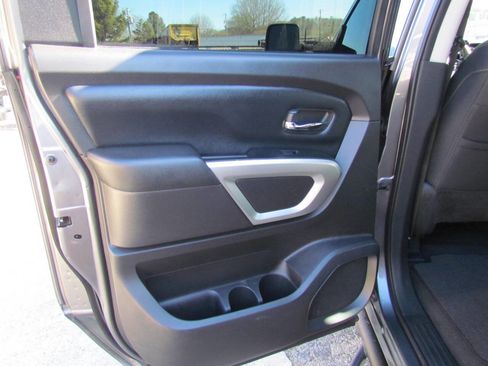 Used 2017 Nissan Titan SV image 13