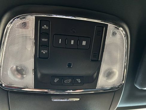 Used 2021 Jeep Grand Cherokee Limited image 13