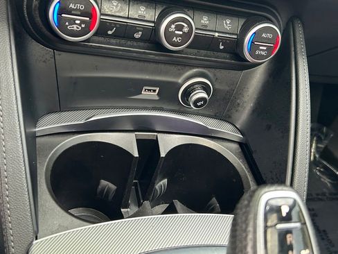Used 2022 Alfa Romeo Stelvio Veloce AWD/4WD image 25