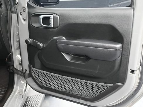 Used 2022 Jeep Wrangler Sport AWD/4WD image 11