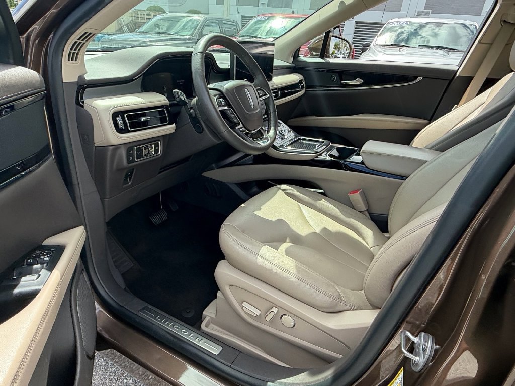 Used 2022 Lincoln Nautilus FWD w/ Premium Package image 12