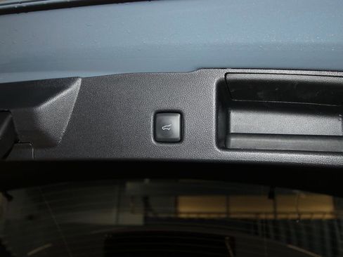 Used 2025 Ford Escape SE image 39