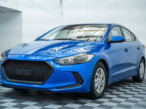 Used 2017 Hyundai Elantra SE FWD image 3