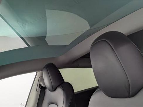 Used 2023 Tesla Model 3 Standard Range image 28