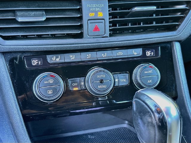Used 2019 Volkswagen Jetta R-Line w/ R-Line Cold Weather Package FWD image 15