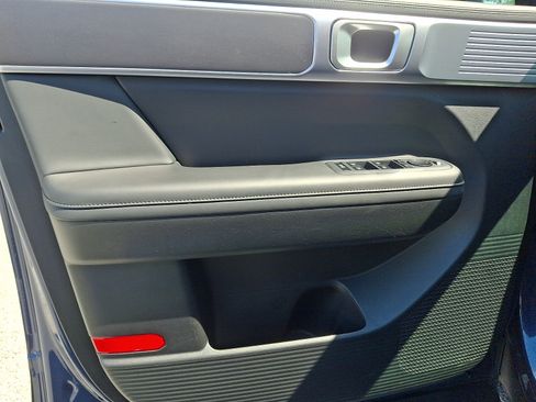 Used 2025 Hyundai Santa Fe SEL FWD image 12