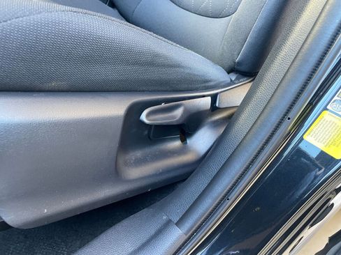 Used 2025 Toyota Corolla Cross LE image 23