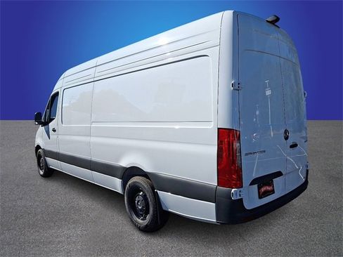 Used 2025 Mercedes-Benz Sprinter 2500 image 6