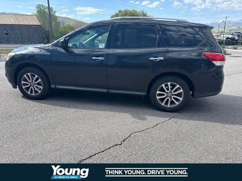 Used 2016 Nissan Pathfinder SV w/ Trailer Tow Package AWD/4WD image 3