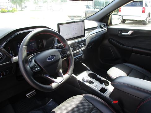 Used 2024 Ford Escape ST-Line w/ Tech Pack #1 AWD/4WD image 16