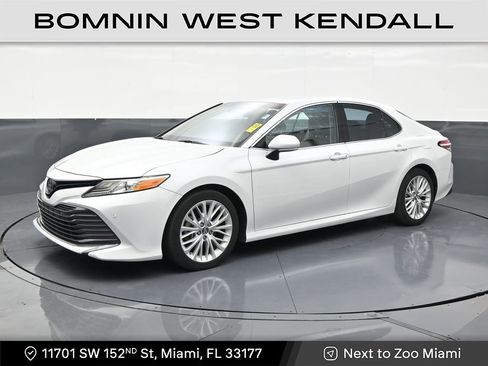 Used 2018 Toyota Camry XLE FWD image 1
