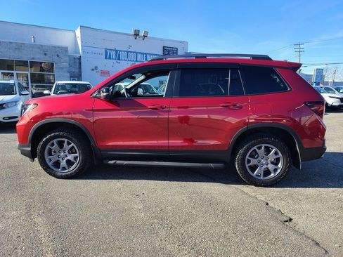 Certified 2025 Honda Passport TrailSport image 2