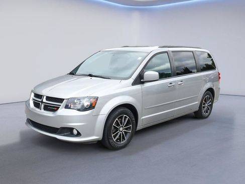 Used 2017 Dodge Grand Caravan GT FWD image 2