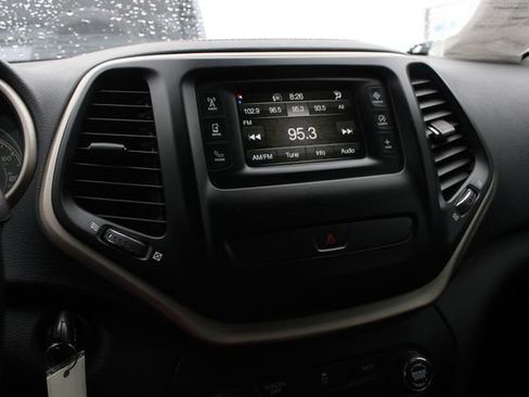 Used 2015 Jeep Cherokee Latitude image 15