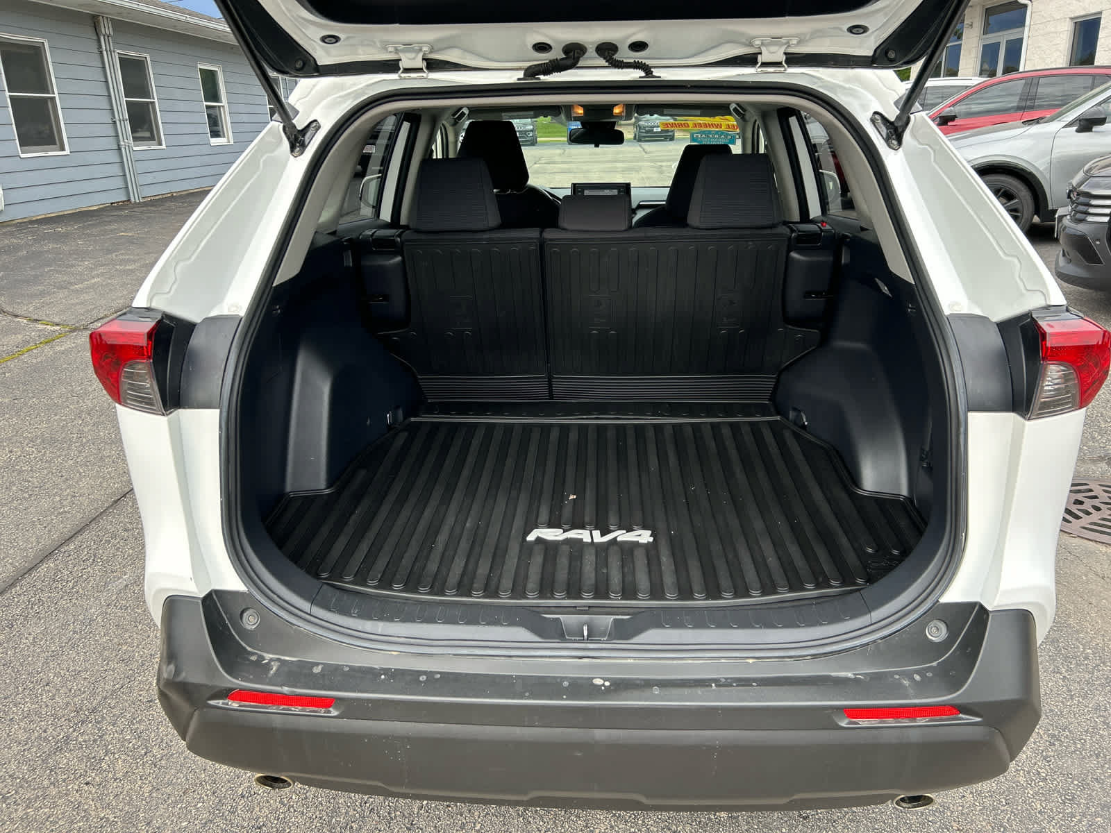 Used 2019 Toyota RAV4 LE w/ All Weather Liner Package AWD/4WD image 23