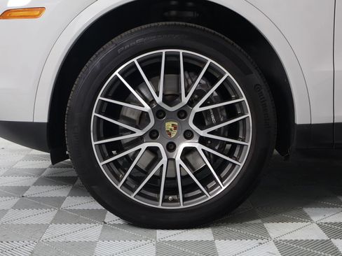 Certified 2023 Porsche Cayenne AWD/4WD image 30