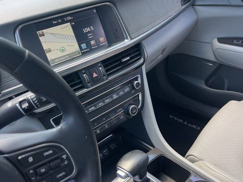 Used 2017 Kia Optima EX w/ Premium Package image 9
