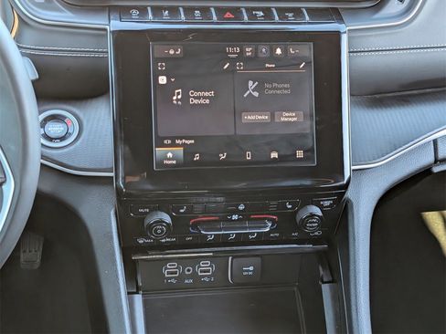 Used 2024 Jeep Grand Cherokee Altitude image 12