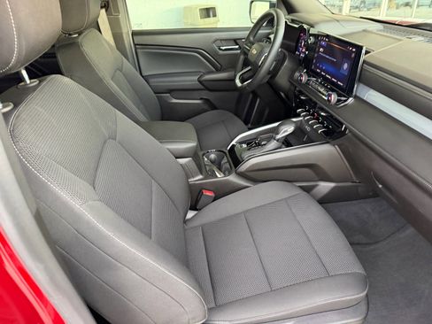 Used 2024 Chevrolet Colorado LT w/ LT Convenience Package image 18