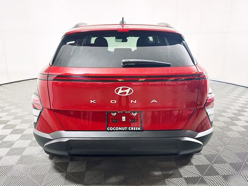 Used 2024 Hyundai Kona SEL w/ Convenience Package FWD image 4
