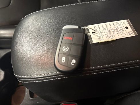 Used 2019 Jeep Cherokee Latitude Plus w/ Cold Weather Group image 30