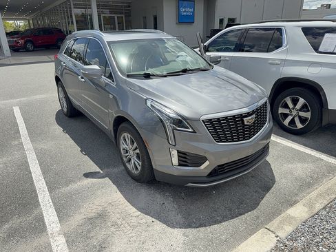 Used 2021 Cadillac XT5 Premium Luxury w/ LPO, Floor Liner Package FWD image 1
