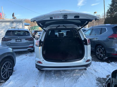 Used 2016 Toyota RAV4 Limited image 11