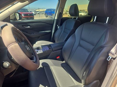 Used 2024 Nissan Rogue SV w/ SV Premium Package FWD image 19