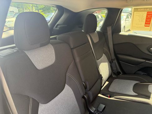 Used 2014 Jeep Cherokee Latitude w/ Comfort/Convenience Group AWD/4WD image 25