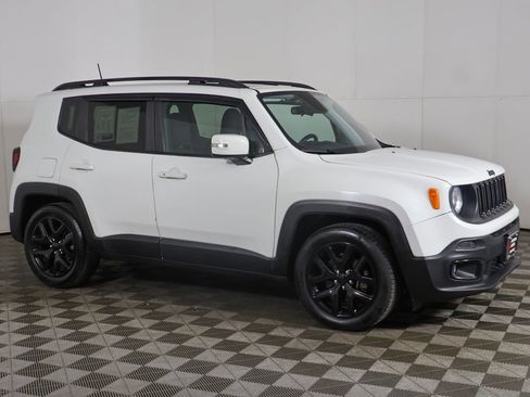 Used 2018 Jeep Renegade Altitude FWD image 11