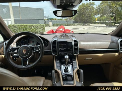 Used 2015 Porsche Cayenne S image 53