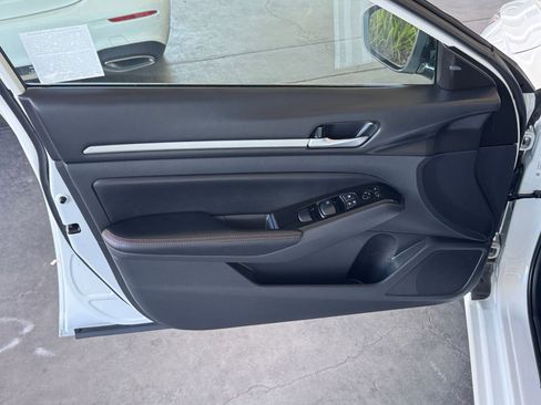 Used 2025 Nissan Altima 2.5 SR image 18