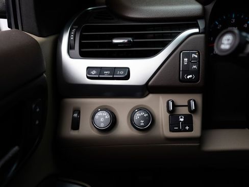 Used 2017 Chevrolet Tahoe Premier AWD/4WD image 23