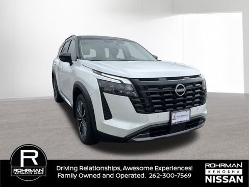 Used 2026 Nissan Pathfinder Platinum AWD/4WD image 3