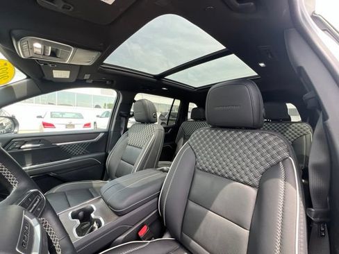 Used 2025 GMC Acadia Denali w/ LPO, Floor Liner Package AWD/4WD image 22