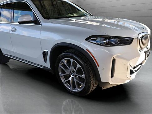 Used 2024 BMW X5 xDrive40i image 11