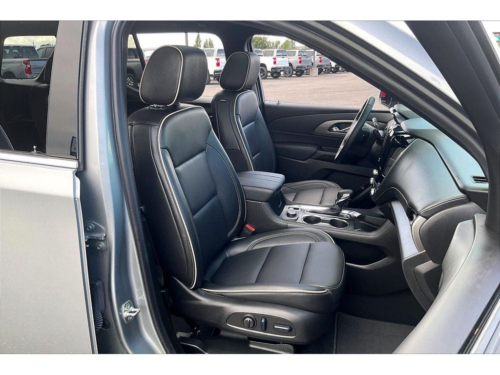 Used 2023 Chevrolet Traverse Premier FWD image 8