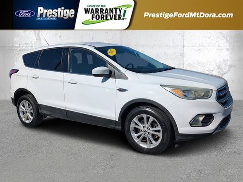 Used 2017 Ford Escape SE image 1