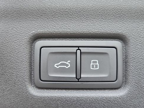 New 2025 Audi Q6 e-tron Premium Plus image 14